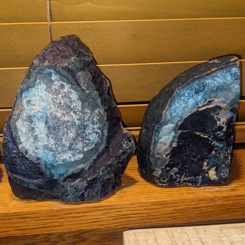 💲ON SALE💲Agate Geode Sections Pair of Dyed Turquoise Crystals - Picture 5 of 15